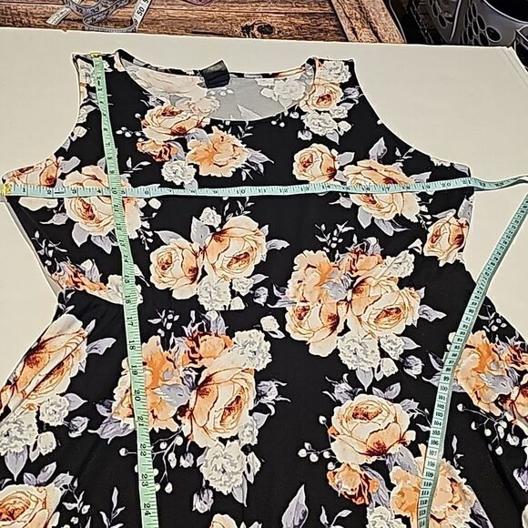 Floral sleeveless pullover dress with pockets size 2X - Picture 4 of 7